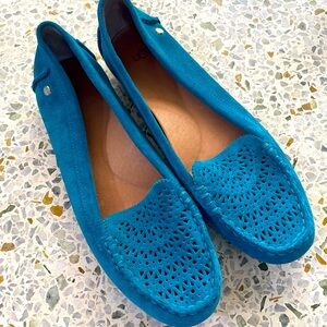 Like new Ugg suede loafers